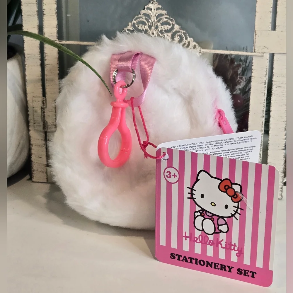 Hello Kitty Pouch & Stationary Set - Picture 3 of 5